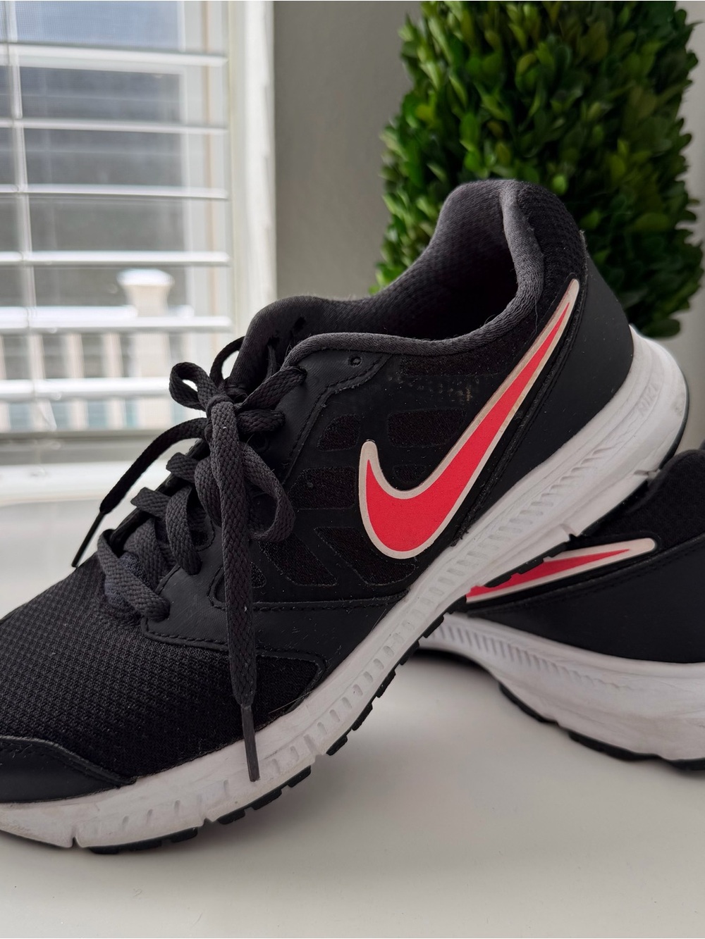 Nike Black Red Running Sneakers Women’s Athletic Shoes